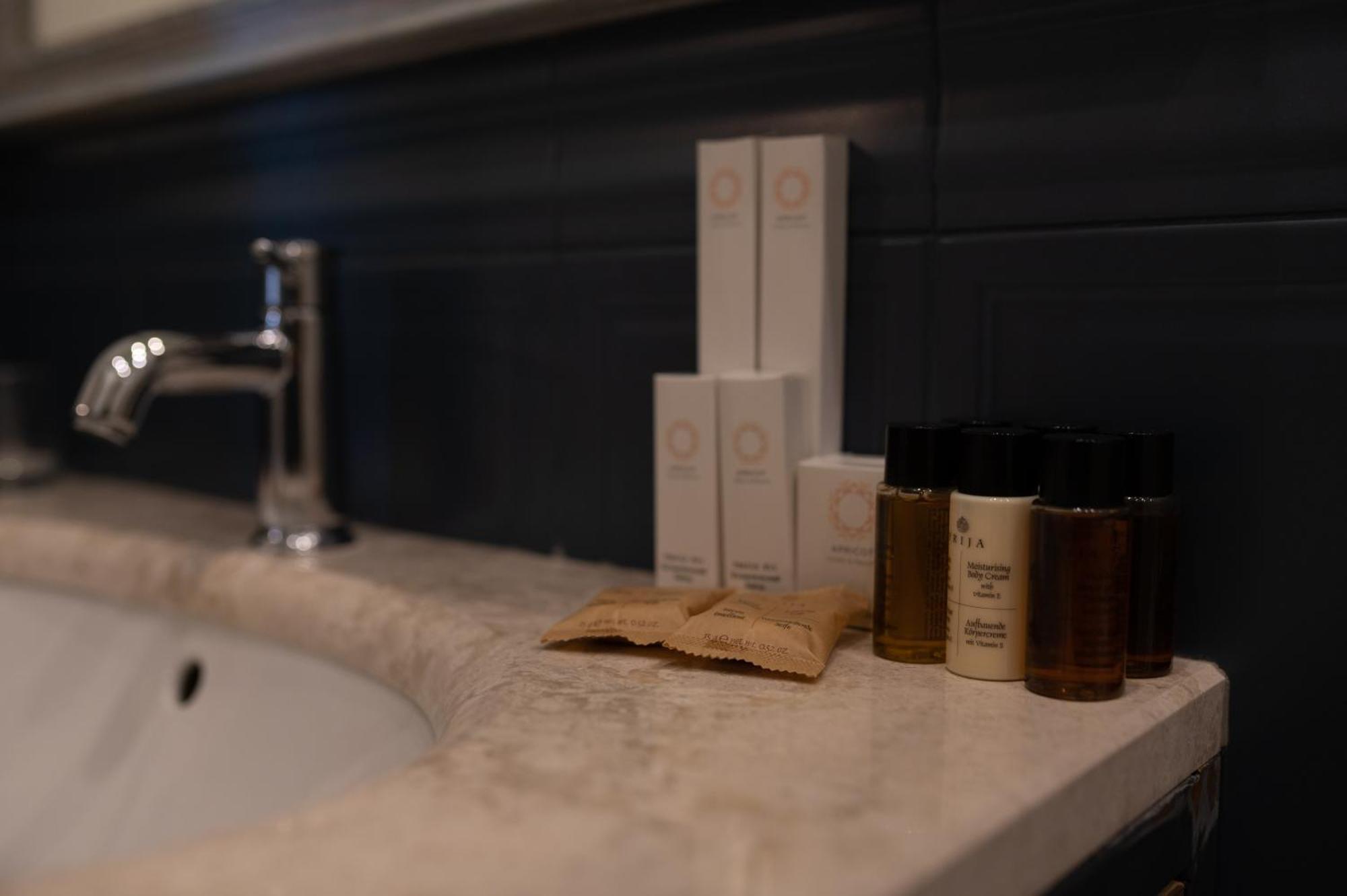 Grand Hotel Gyumri By Apricot Hotels Bagian luar foto