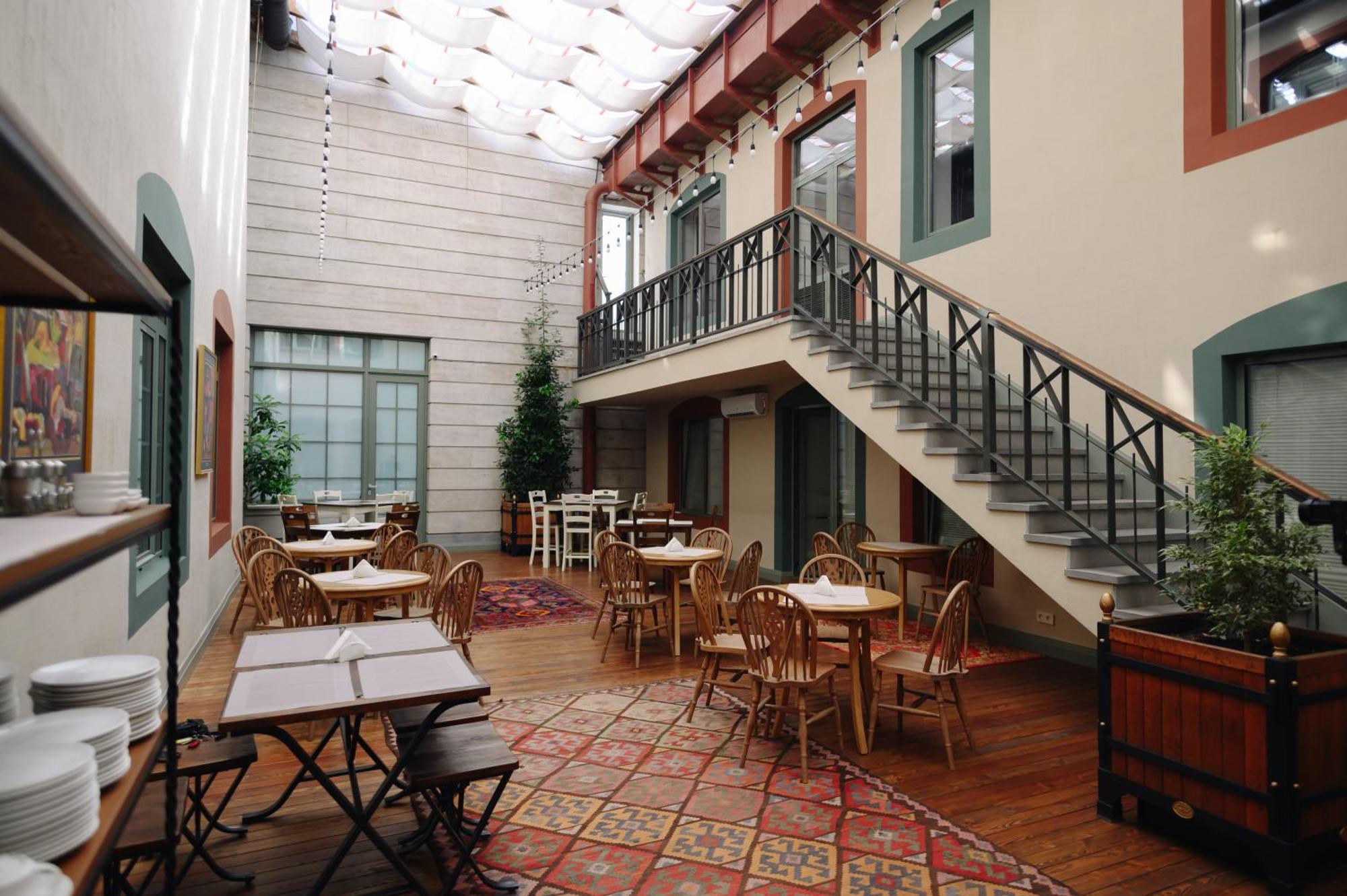 Grand Hotel Gyumri By Apricot Hotels Bagian luar foto