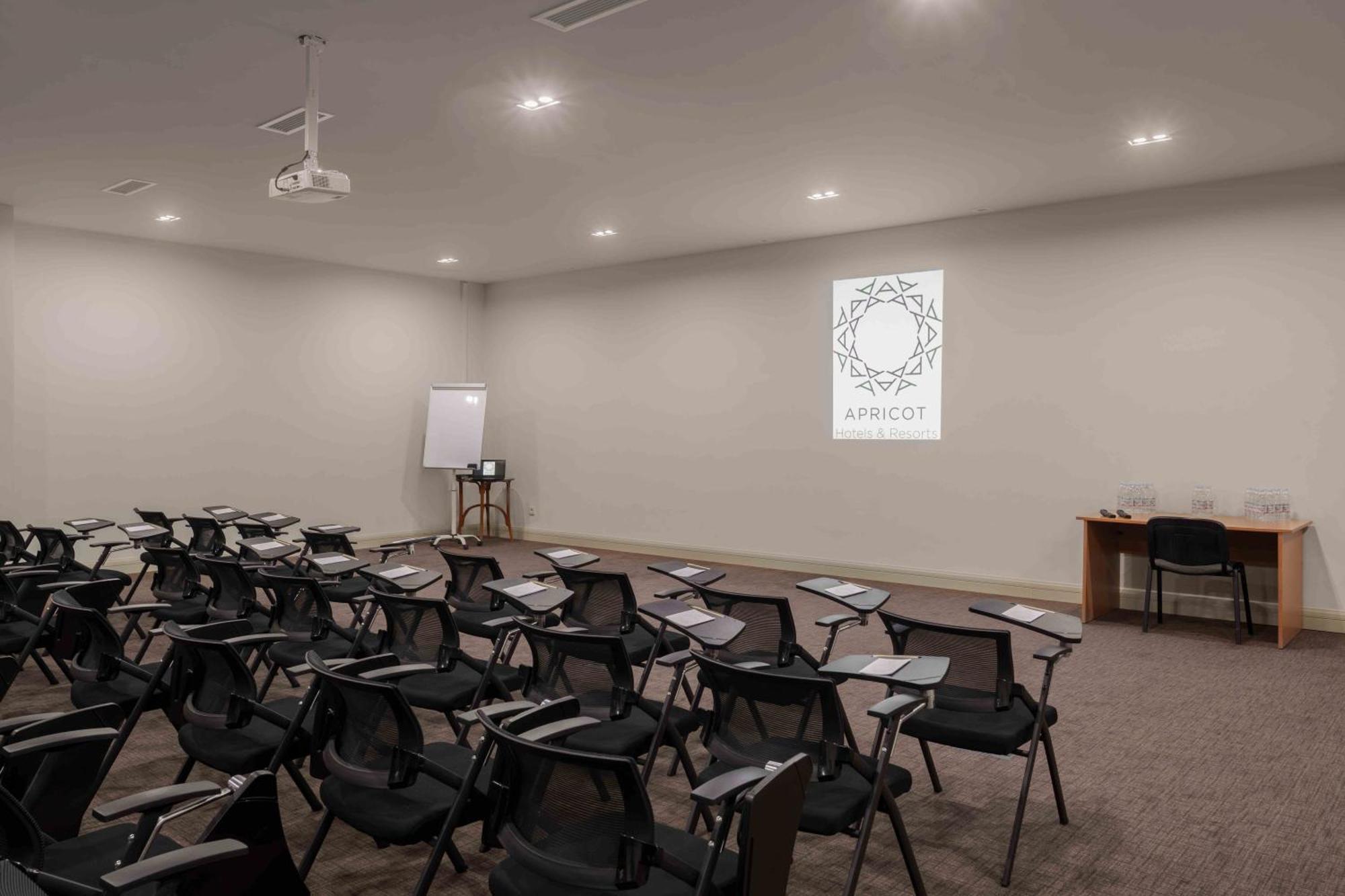 Grand Hotel Gyumri By Apricot Hotels Bagian luar foto