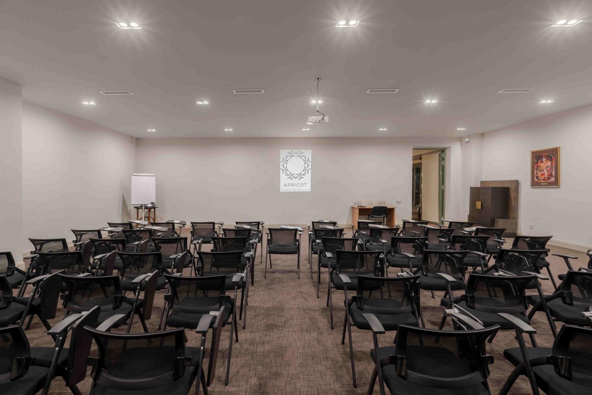 Grand Hotel Gyumri By Apricot Hotels Bagian luar foto
