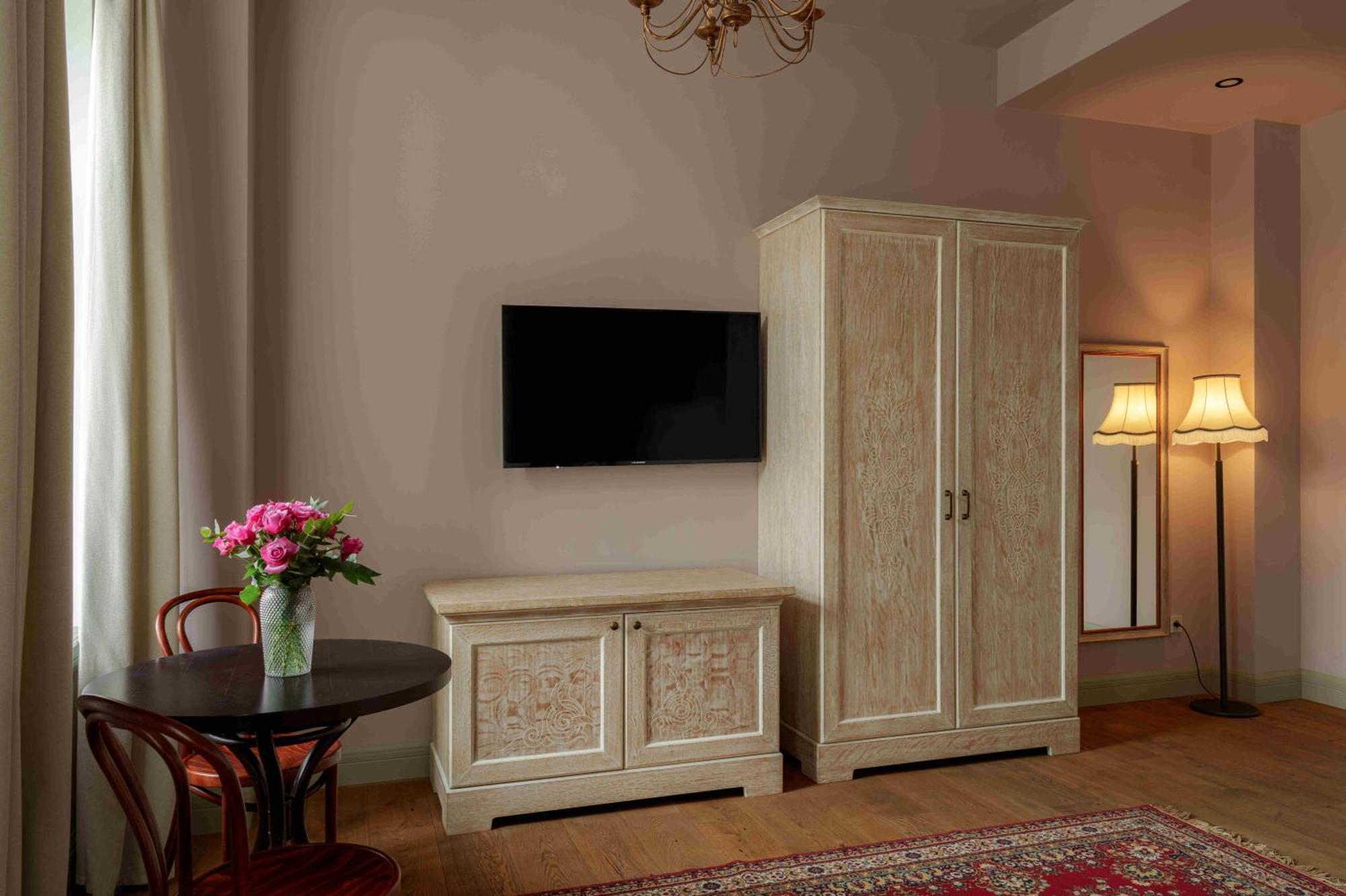 Grand Hotel Gyumri By Apricot Hotels Bagian luar foto