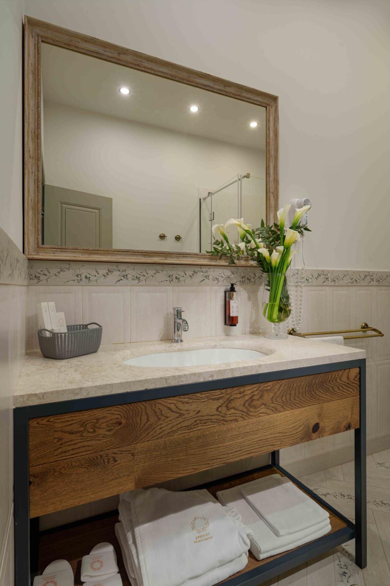 Grand Hotel Gyumri By Apricot Hotels Bagian luar foto