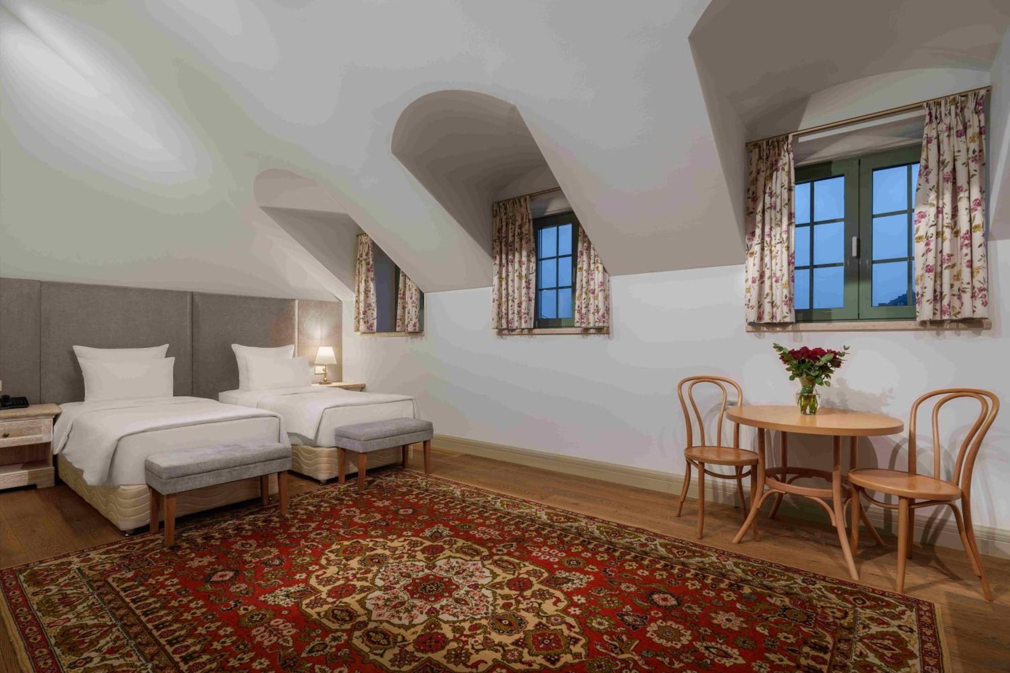 Grand Hotel Gyumri By Apricot Hotels Bagian luar foto