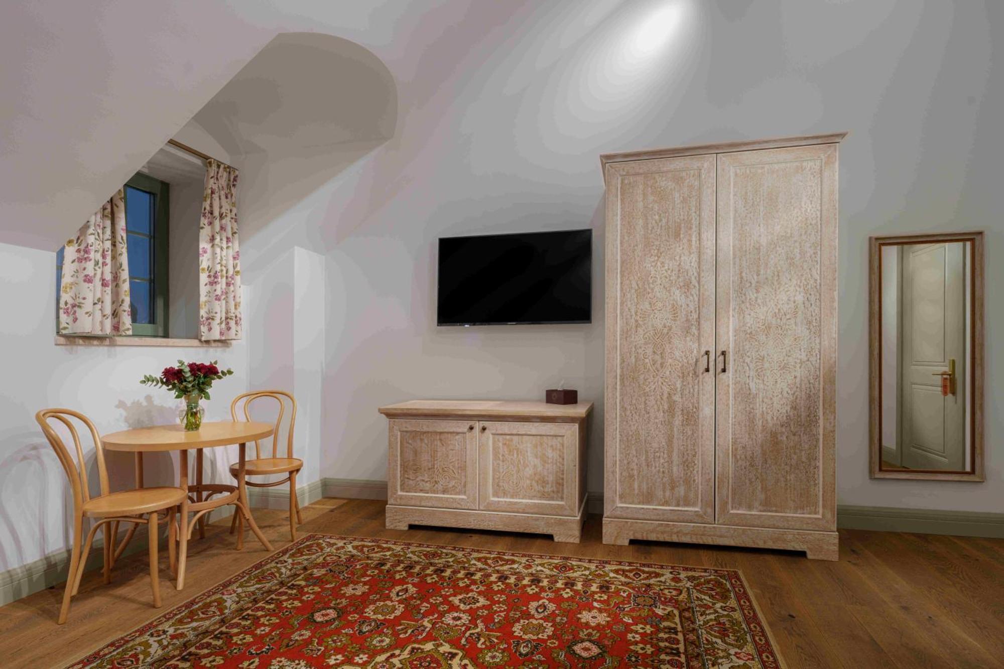 Grand Hotel Gyumri By Apricot Hotels Bagian luar foto