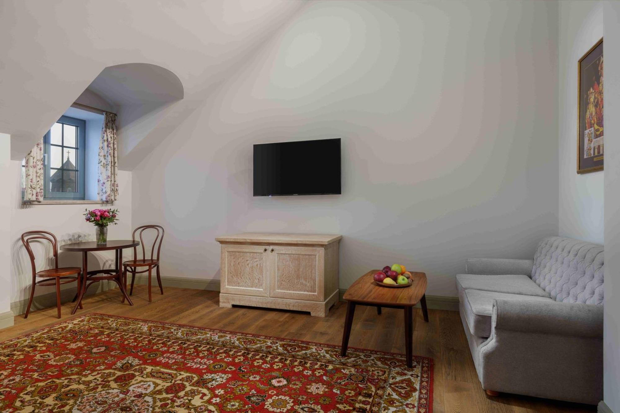 Grand Hotel Gyumri By Apricot Hotels Bagian luar foto