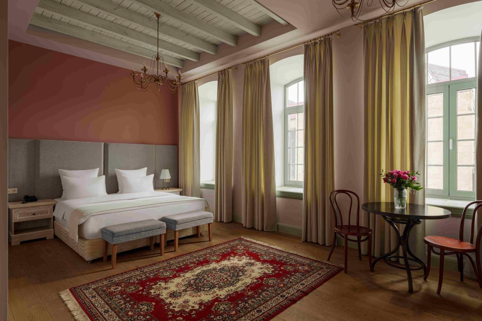 Grand Hotel Gyumri By Apricot Hotels Bagian luar foto