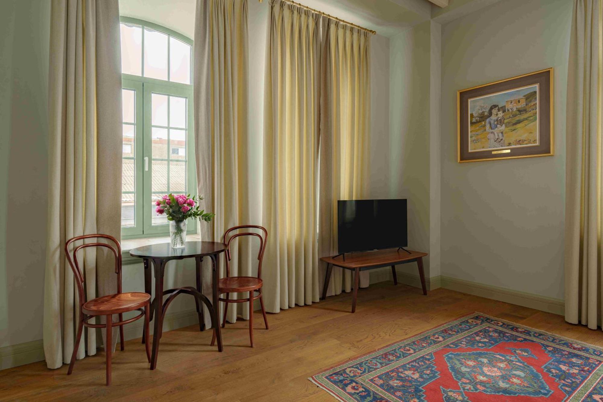 Grand Hotel Gyumri By Apricot Hotels Bagian luar foto